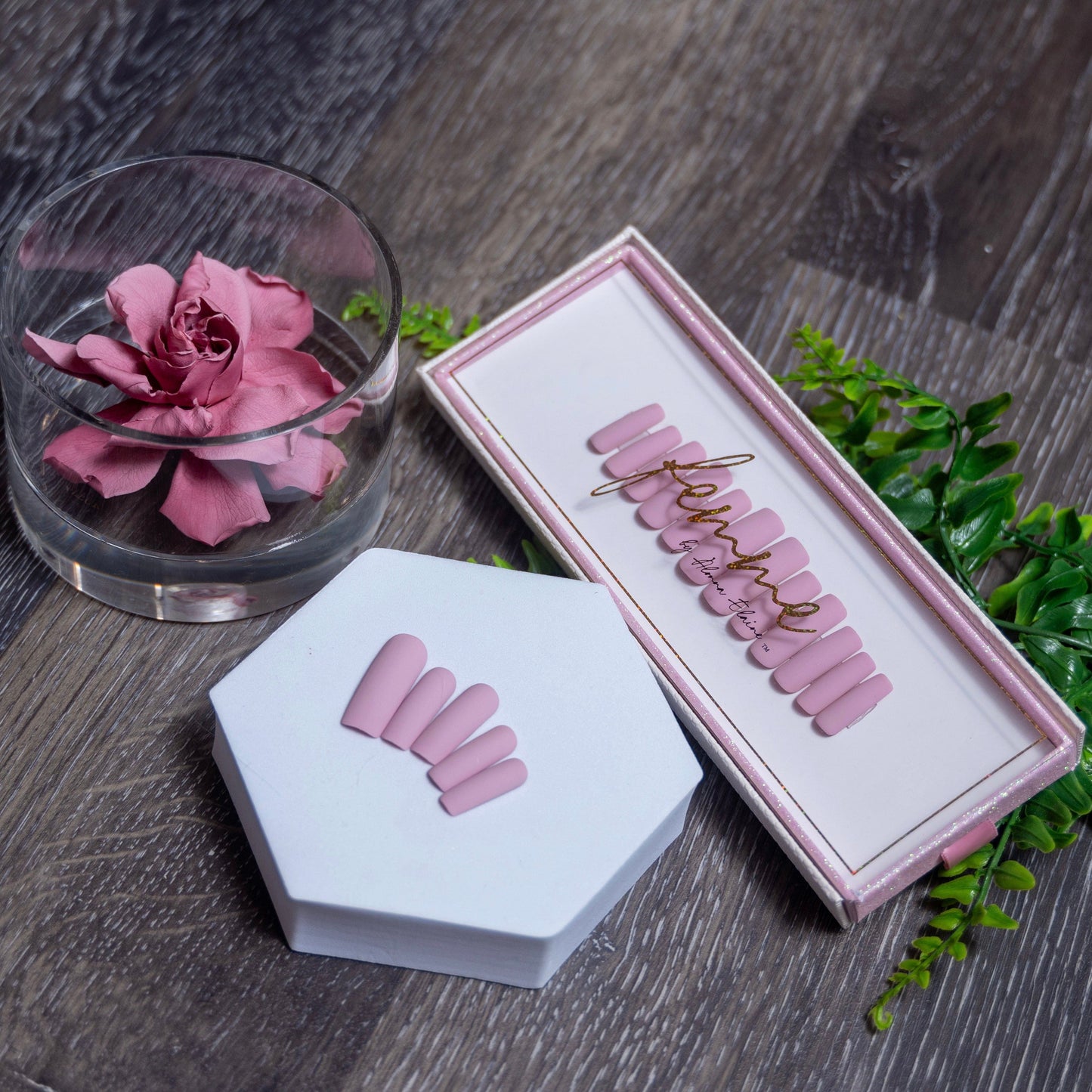 BUBBLEGUM NAILS + KIT