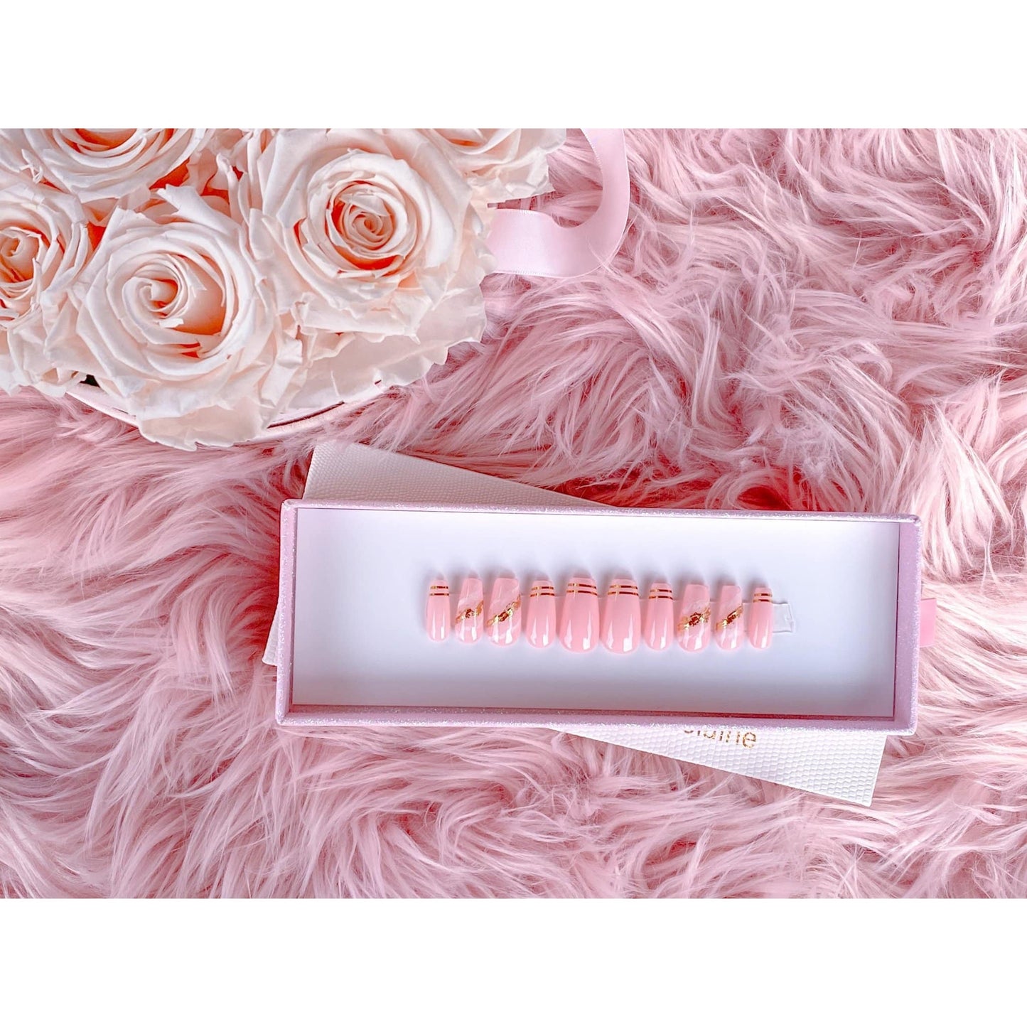 LOOK WHO IT IS | medium - FEMME by Alonna Elaine